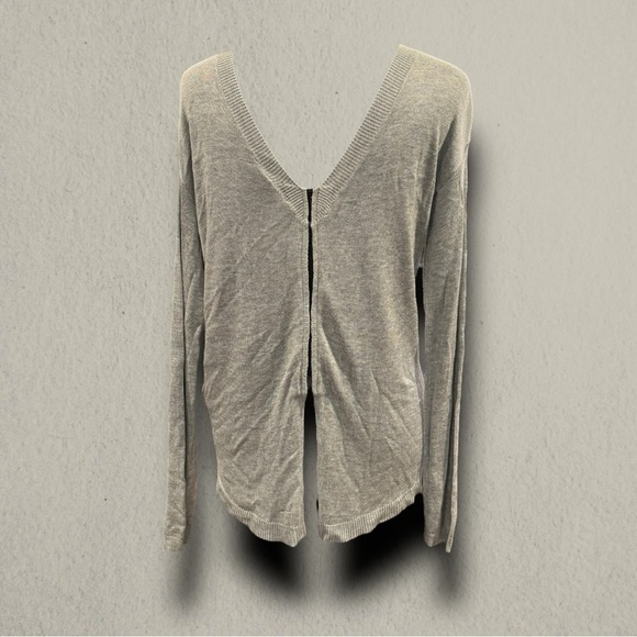 GUESS SWEATER - Picture 1 of 4